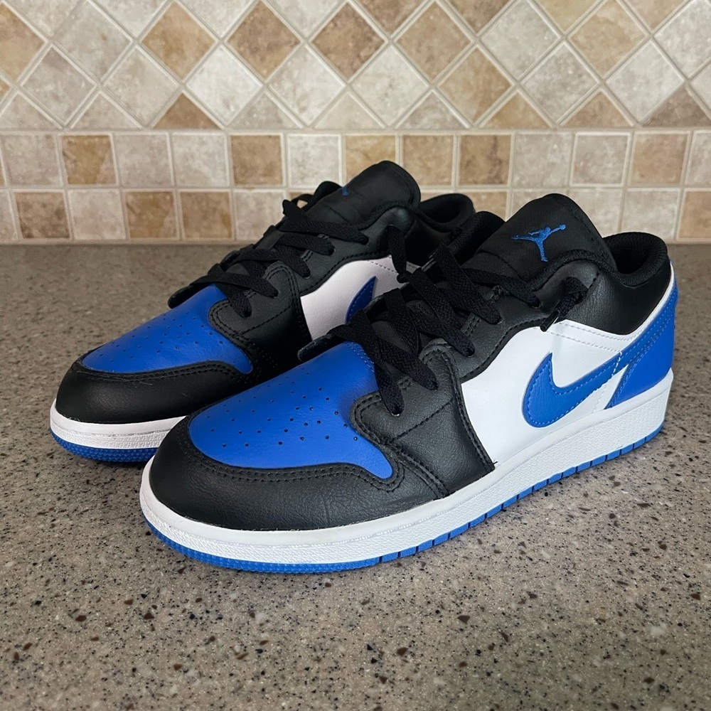 NWOB Nike Air Jordan 1 Low Royal Toe Boys Size 7Y (Women’s 8.5) 553560-140